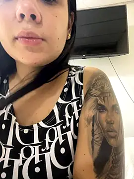 Snapshot of Leyna_Kenet chatting on 11.27.25 Leyna Kenet online show from 11.27.25