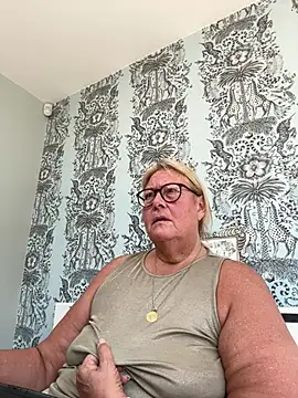 MoistCurveyChanel online show from 07.17.26