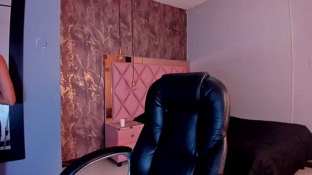 Snapshot of SKYLERWHIITEE chatting on 12.08.24 SKYLERWHIITEE online show from 12.08.24