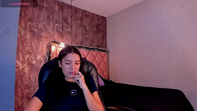 Snapshot of SKYLERWHIITEE chatting on 12.12.24 SKYLERWHIITEE online show from 12.12.24