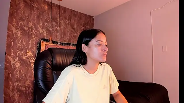 Snapshot of SKYLERWHIITEE chatting on 12.19.24 SKYLERWHIITEE online show from 12.19.24