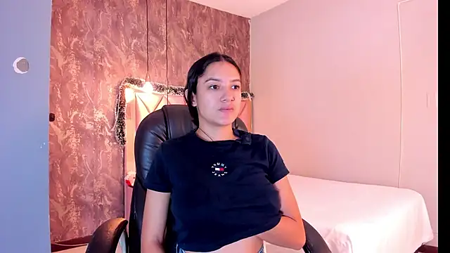 Snapshot of SKYLERWHIITEE chatting on 12.21.24 SKYLERWHIITEE online show from 12.21.24