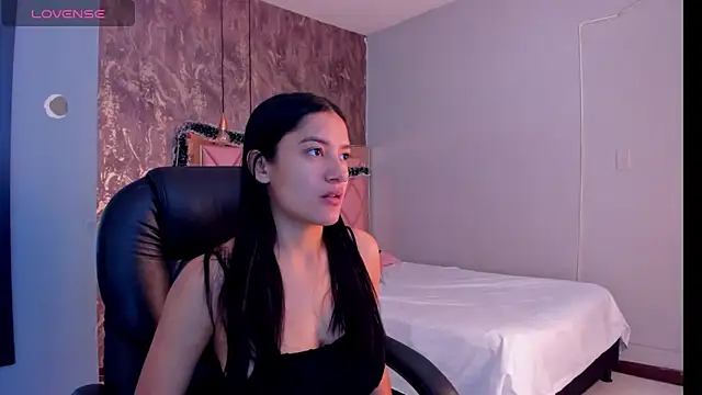 Snapshot of SKYLERWHIITEE chatting on 12.29.24 SKYLERWHIITEE online show from 12.29.24