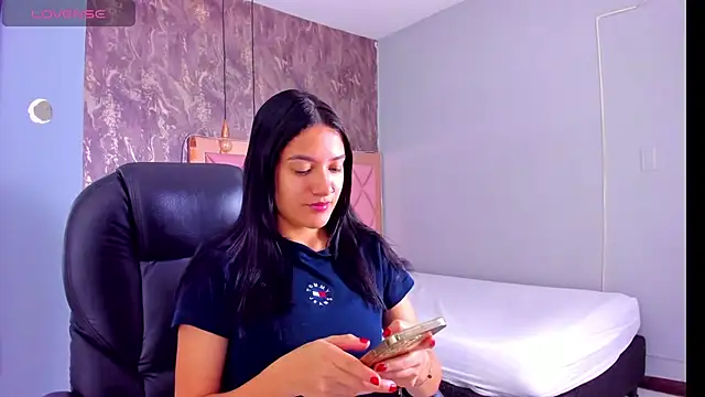 Snapshot of SKYLERWHIITEE chatting on 01.06.25 SKYLERWHIITEE online show from 01.06.25