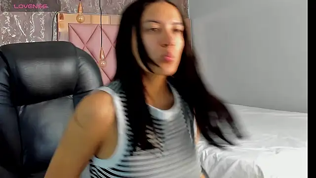 Snapshot of SKYLERWHIITEE chatting on 01.08.25 SKYLERWHIITEE online show from 01.08.25