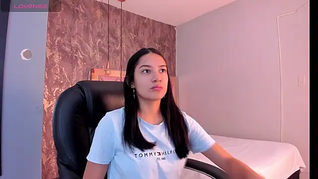 Snapshot of SKYLERWHIITEE chatting on 01.10.25 SKYLERWHIITEE online show from 01.10.25