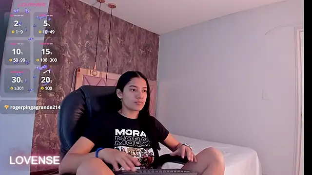 Snapshot of SKYLERWHIITEE chatting on 02.05.25 SKYLERWHIITEE online show from 02.05.25