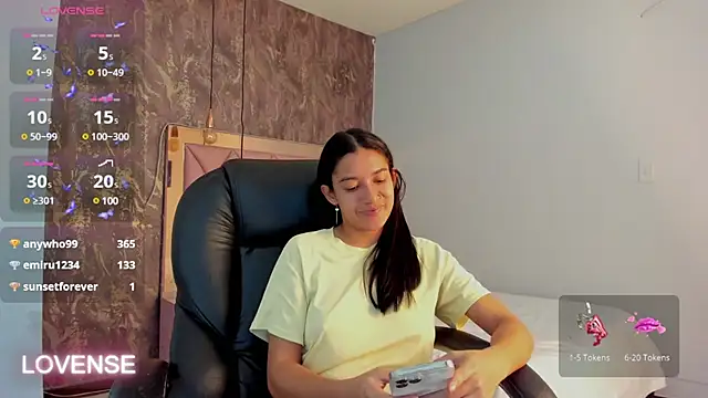 Snapshot of SKYLERWHIITEE chatting on 02.06.25 SKYLERWHIITEE online show from 02.06.25