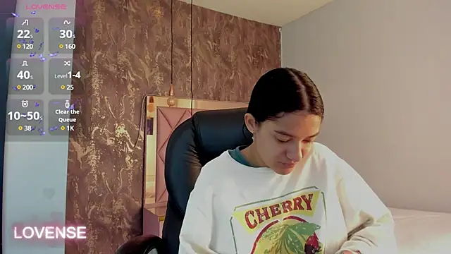 Snapshot of SKYLERWHIITEE chatting on 02.07.25 SKYLERWHIITEE online show from 02.07.25