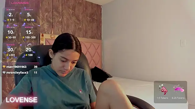 Snapshot of SKYLERWHIITEE chatting on 02.07.25 SKYLERWHIITEE online show from 02.07.25