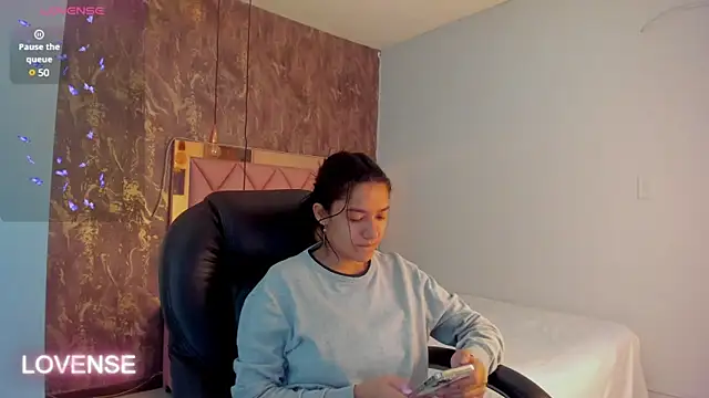 Snapshot of SKYLERWHIITEE chatting on 02.09.25 SKYLERWHIITEE online show from 02.09.25