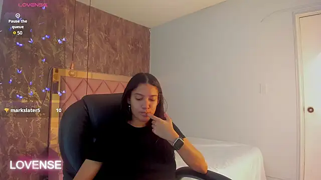 Snapshot of SKYLERWHIITEE chatting on 02.09.25 SKYLERWHIITEE online show from 02.09.25