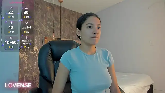 Snapshot of SKYLERWHIITEE chatting on 02.13.25 SKYLERWHIITEE online show from 02.13.25