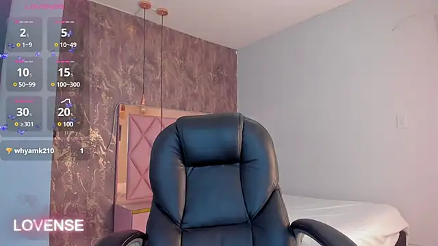 Snapshot of SKYLERWHIITEE chatting on 02.13.25 SKYLERWHIITEE online show from 02.13.25