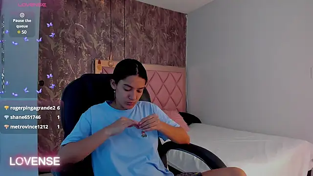 Snapshot of SKYLERWHIITEE chatting on 02.20.25 SKYLERWHIITEE online show from 02.20.25