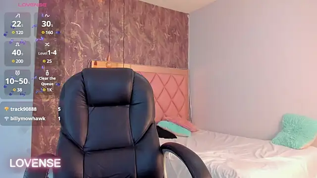 Snapshot of SKYLERWHIITEE chatting on 02.26.25 SKYLERWHIITEE online show from 02.26.25