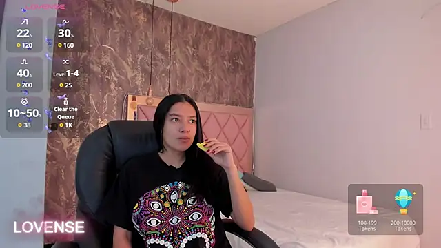 Snapshot of SKYLERWHIITEE chatting on 03.02.25 SKYLERWHIITEE online show from 03.02.25