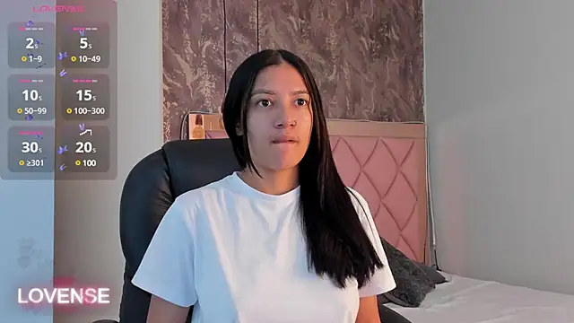 Snapshot of SKYLERWHIITEE chatting on 03.06.25 SKYLERWHIITEE online show from 03.06.25