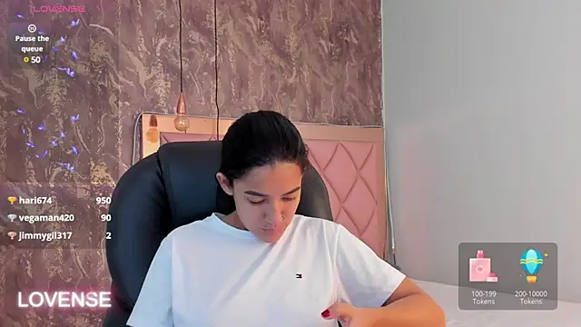 Snapshot of SKYLERWHIITEE chatting on 03.06.25 SKYLERWHIITEE online show from 03.06.25