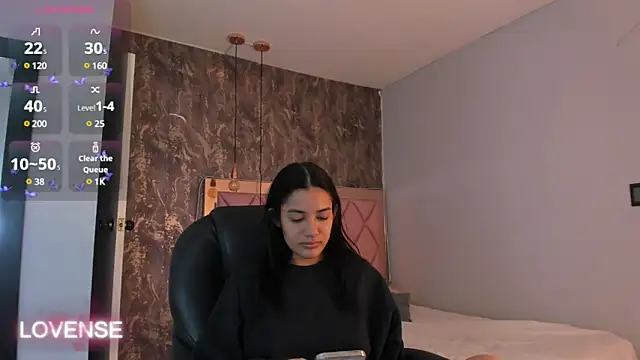 Snapshot of SKYLERWHIITEE chatting on 03.16.25 SKYLERWHIITEE online show from 03.16.25