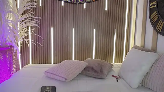 Aniie Doll online show from 10.17.25