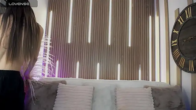 Snapshot of Aniie_Doll chatting on 12.16.25 Aniie Doll online show from 12.16.25