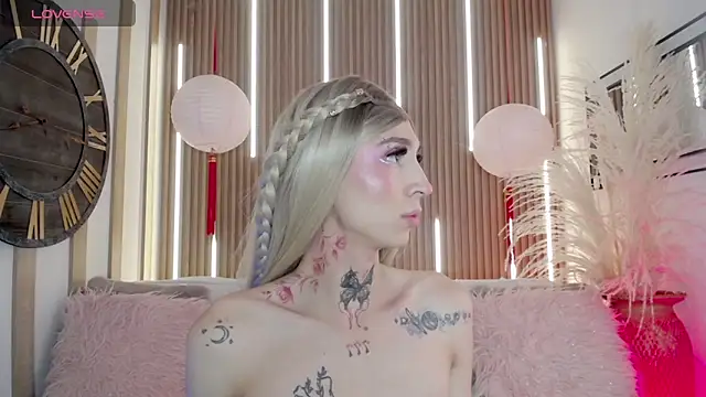 Snapshot of Aniie_Doll chatting on 01.10.26 Aniie Doll online show from 01.10.26