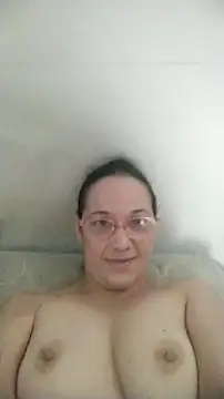 Snapshot of nicolle_milf1978 chatting on 11.30.25 nicolle milf1978 online show from 11.30.25