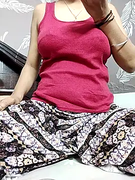 Snapshot of shalini_fire chatting on 10.29.25 shalini fire online show from 10.29.25