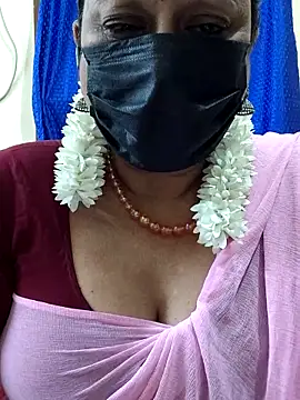 Snapshot of rekha_naier chatting on 11.20.25 rekha naier online show from 11.20.25