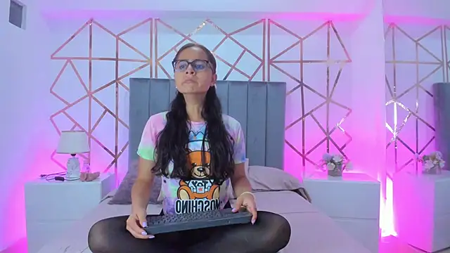 Snapshot of Giselle_Roldan chatting on 01.24.25 Giselle Roldan online show from 01.24.25