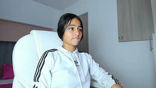 Snapshot of Giselle_Roldan chatting on 09.13.25 Giselle Roldan online show from 09.13.25