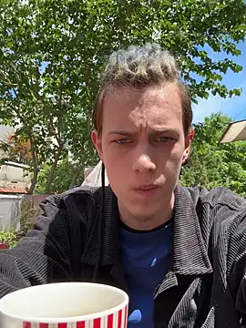 Den BlueXx online show from 10.30.25