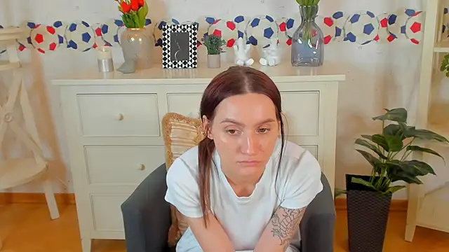 DarlineFrake online show from 12.16.24