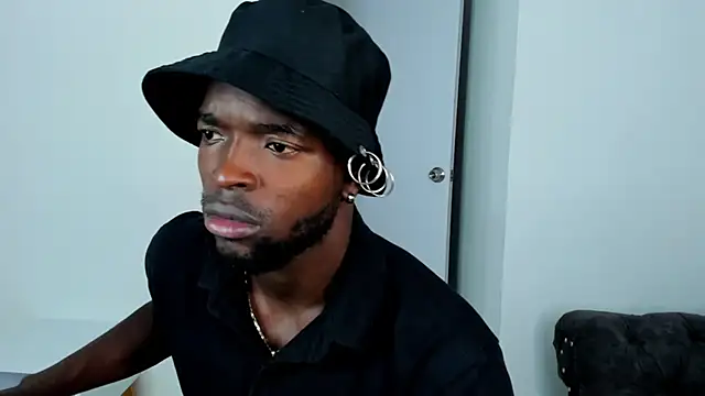 Snapshot of Dylan_Taylor chatting on 10.05.25 Dylan Taylor online show from 10.05.25