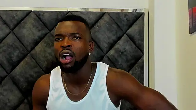 Snapshot of Dylan_Taylor chatting on 11.04.25 Dylan Taylor online show from 11.04.25