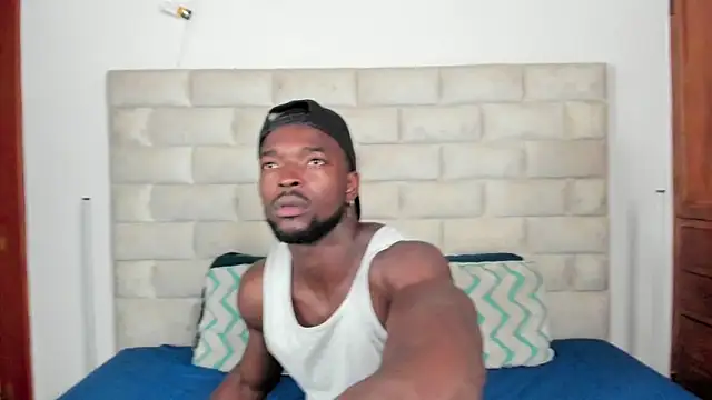 Snapshot of Dylan_Taylor chatting on 12.04.25 Dylan Taylor online show from 12.04.25