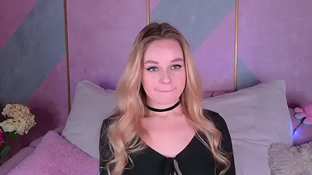 BeatriceEsmont online show from 01.22.25