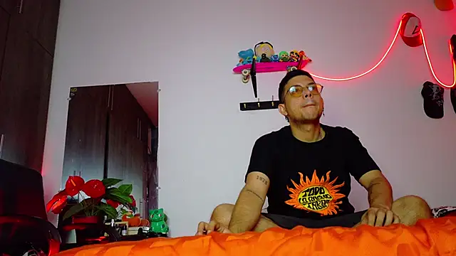 Snapshot of Nymphobuddies chatting on 01.20.25 Nymphobuddies online show from 01.20.25