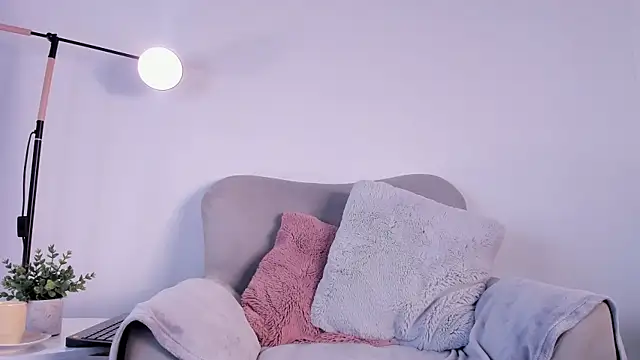 Snapshot of EmmaaCoel chatting on 02.22.25 EmmaaCoel online show from 02.22.25