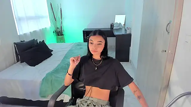 Snapshot of AnabelWolf chatting on 01.10.25 AnabelWolf online show from 01.10.25