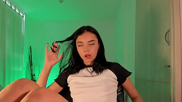 Snapshot of AnabelWolf chatting on 01.28.25 AnabelWolf online show from 01.28.25