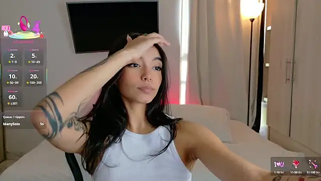 Snapshot of AnabelWolf chatting on 09.22.25 AnabelWolf online show from 09.22.25