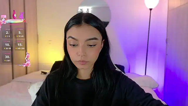 Snapshot of AnabelWolf chatting on 10.13.25 AnabelWolf online show from 10.13.25