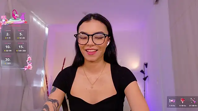 Snapshot of AnabelWolf chatting on 10.17.25 AnabelWolf online show from 10.17.25