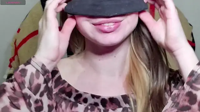 Mikki5P online show from 01.18.25