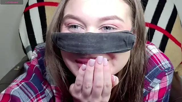 Mikki5P online show from 02.21.25