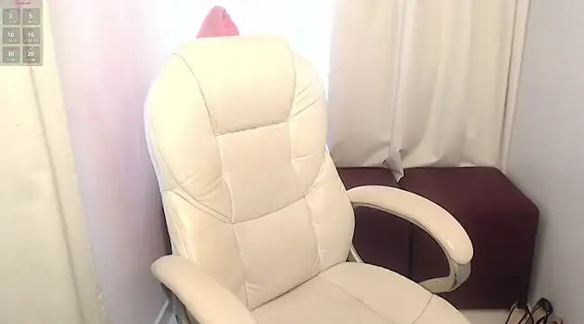 Snapshot of Xileny-Halliwey chatting on 02.10.25 Xileny-Halliwey online show from 02.10.25