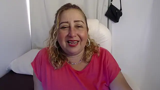 Snapshot of Xileny-Halliwey chatting on 09.19.25 Xileny-Halliwey online show from 09.19.25