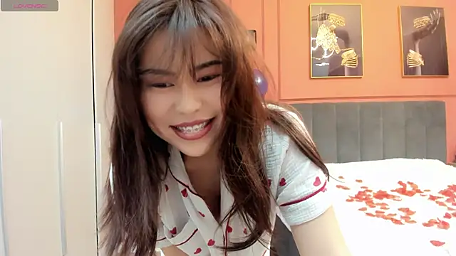 Snapshot of may_mia chatting on 03.10.25 may mia online show from 03.10.25